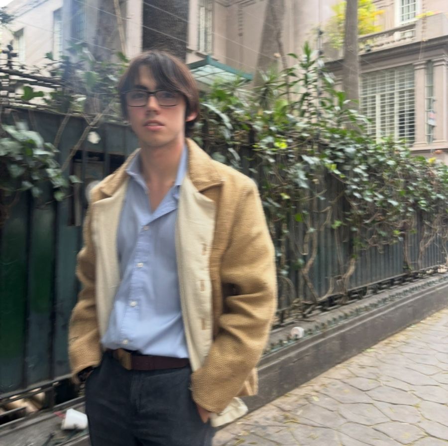 Chamarra de yute vista de frente, con camisa azul